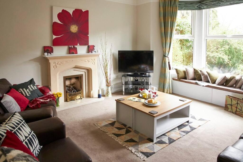 Comfy Big 7 Bedroom Townhouse Harrogate Esterno foto