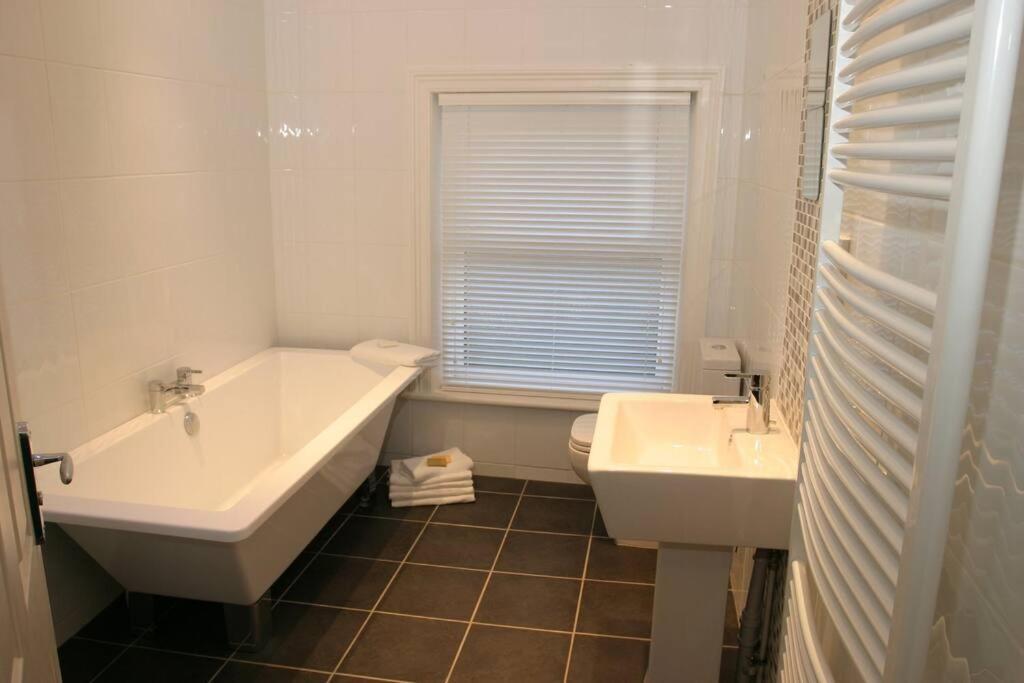 Comfy Big 7 Bedroom Townhouse Harrogate Esterno foto