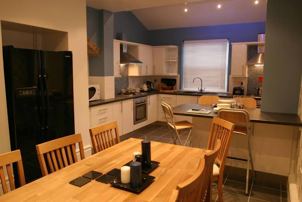 Comfy Big 7 Bedroom Townhouse Harrogate Esterno foto